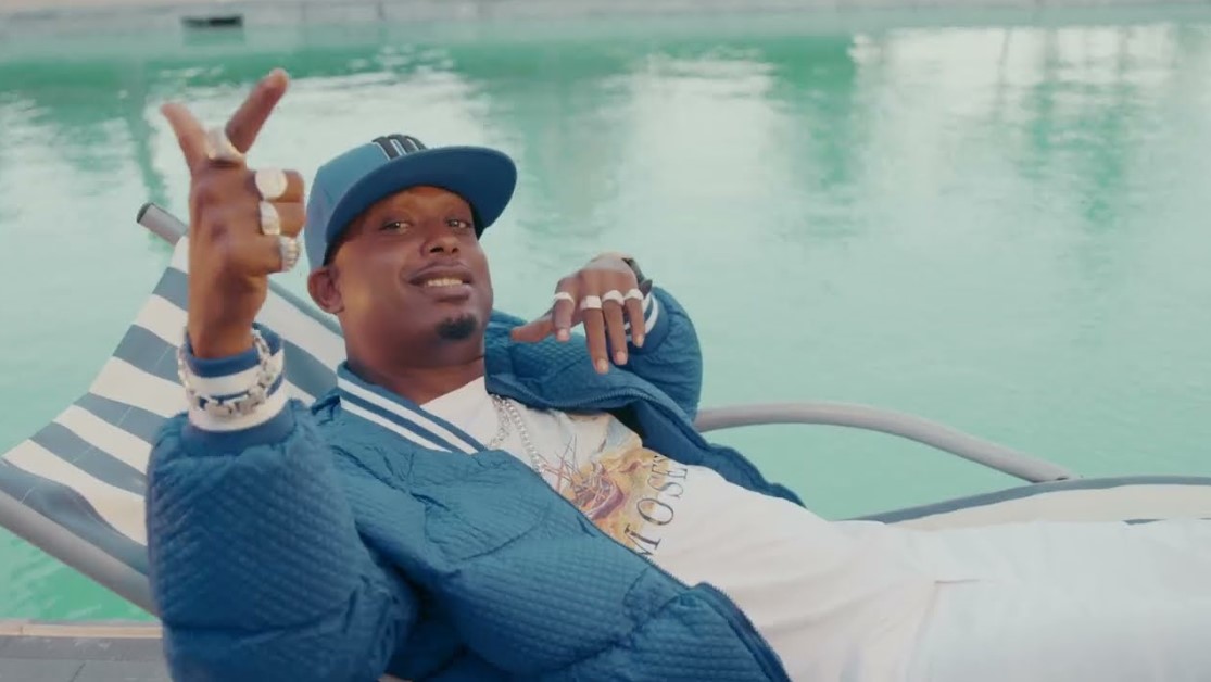 Mr Blue Ft Barnaba – Mr Maujuzi