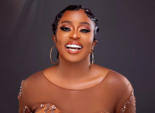 Stream Nadia Mukami