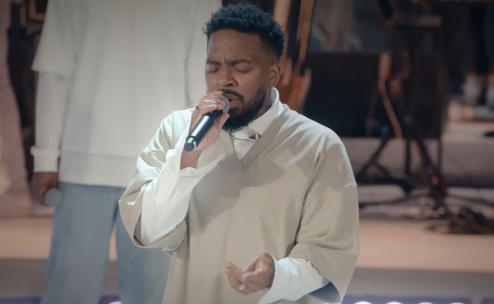 Chandler Moore – Omemma (live) Official Music Cover