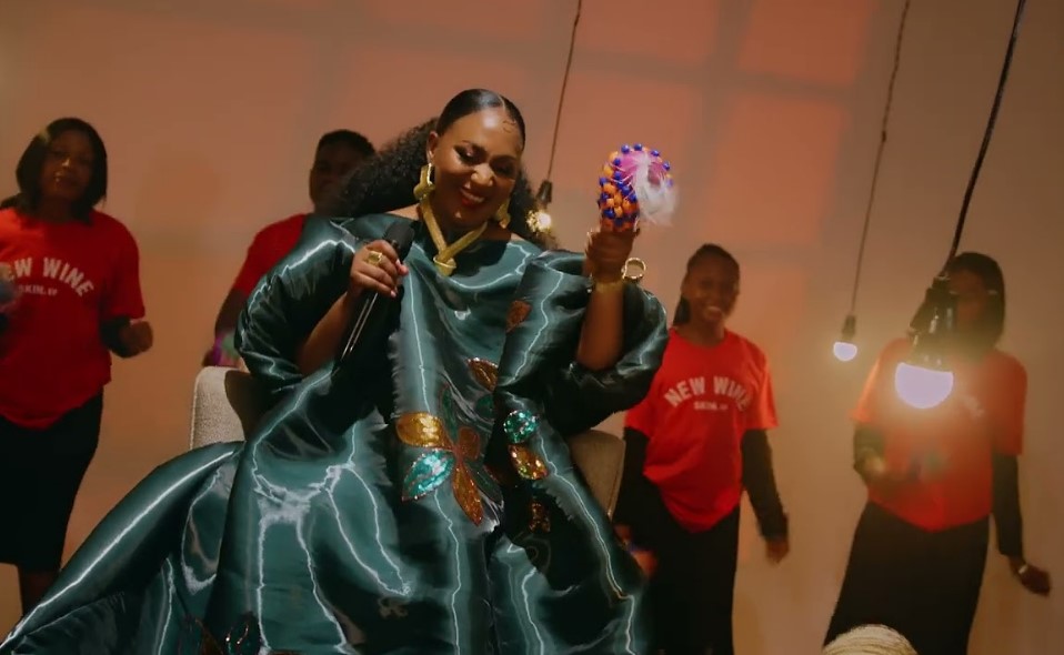 Bella Kombo – Seen The Light