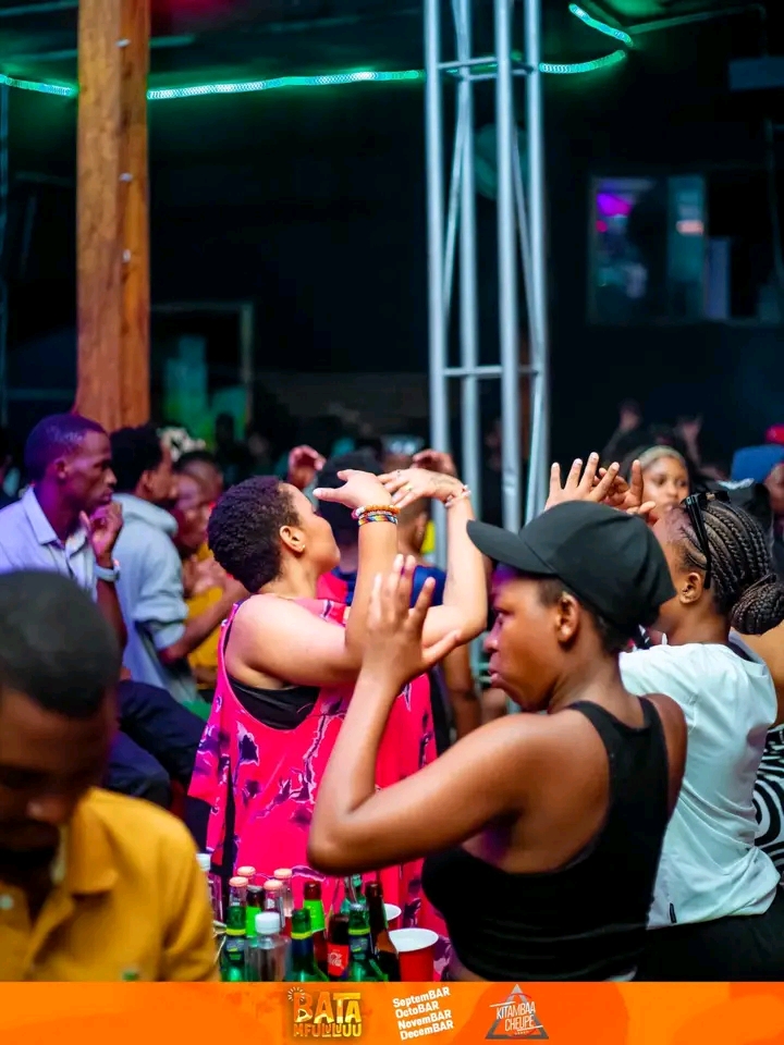 Kiroboto & Jay Combat – Show Live Mpya Na Midundo Ya Uswazi Official Music Cover