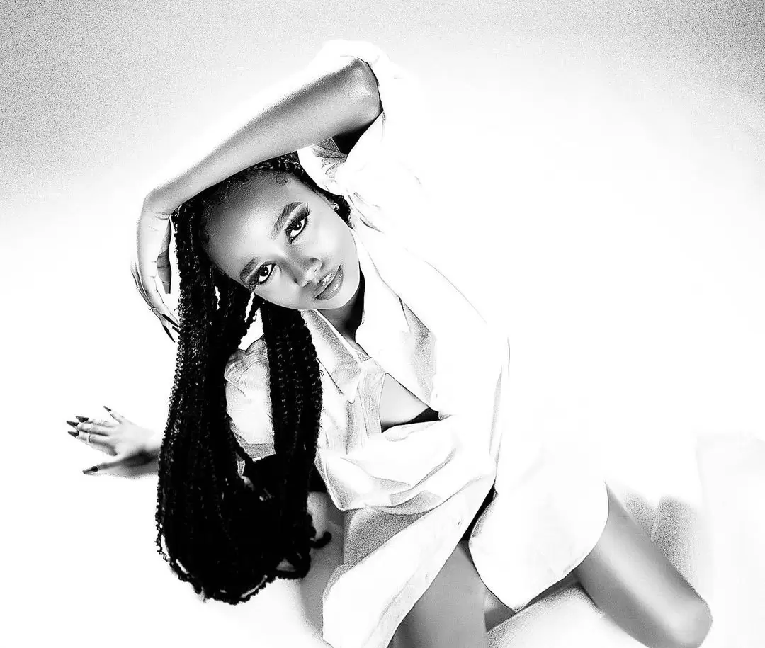 Abigail Chams – Bata