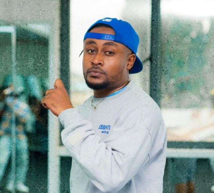 Moni Centrozone Ft Conboi Cannabino – Tuendelee/hold Up
