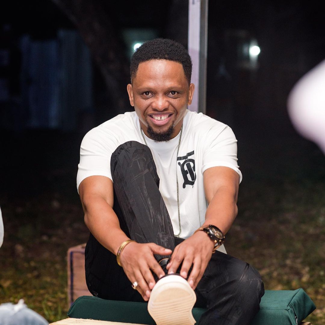 Mwana Fa Ft Ay & Hardmad – Dakika Moja