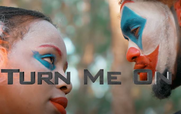 Dogo Janja – Turn Me On