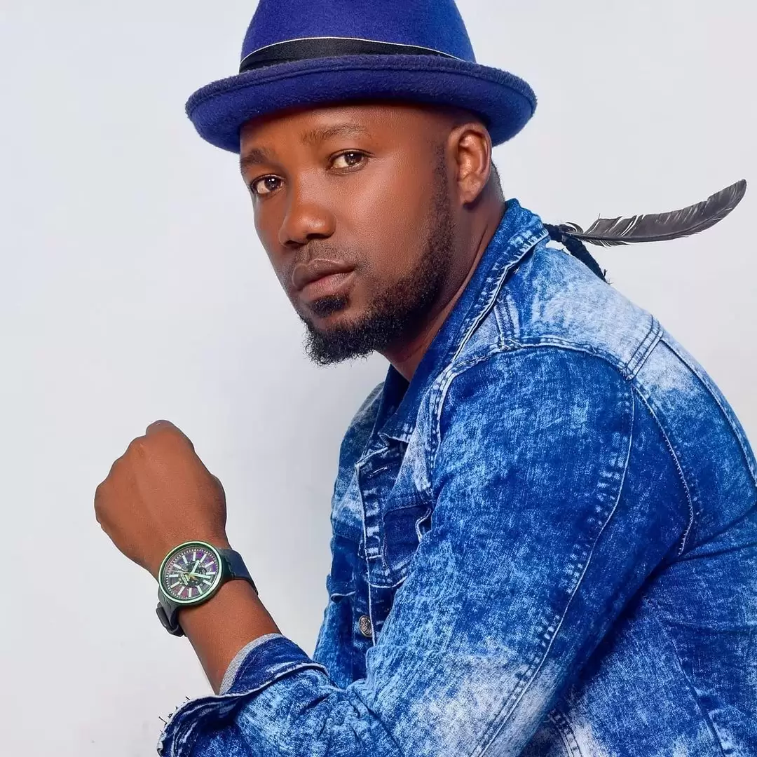 Hussein Machozi – Sina